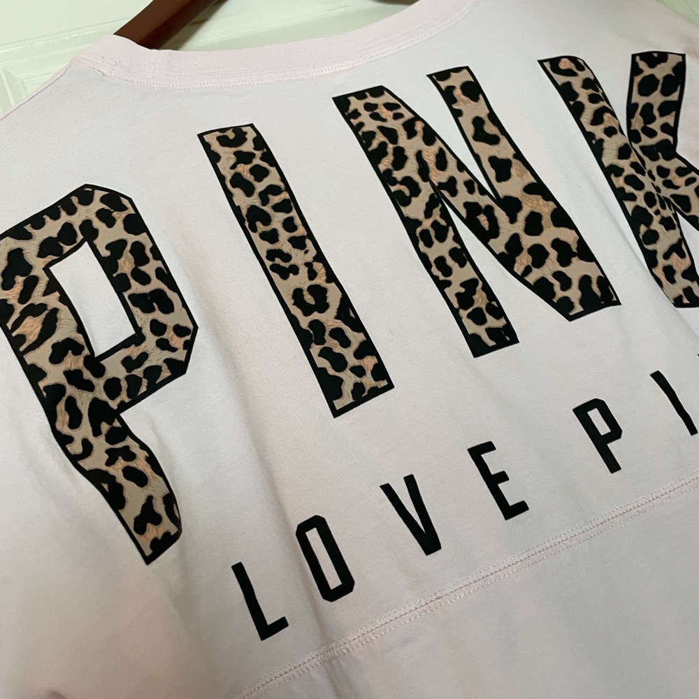 VS PINK Long Sleeve Campus Tee Leopard Logo XS